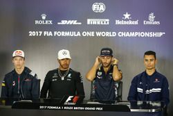 Daniil Kvyat, Scuderia Toro Rosso, Lewis Hamilton, Mercedes AMG F1, Daniel Ricciardo, Red Bull Racing and Pascal Wehrlein, Sauber in the Press Conference