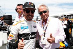 Fernando Alonso, McLaren, and Actor Michael Douglas on the grid