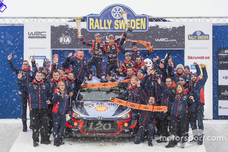 I vincitori Thierry Neuville, Nicolas Gilsoul, Hyundai i20 WRC, Hyundai Motorsport