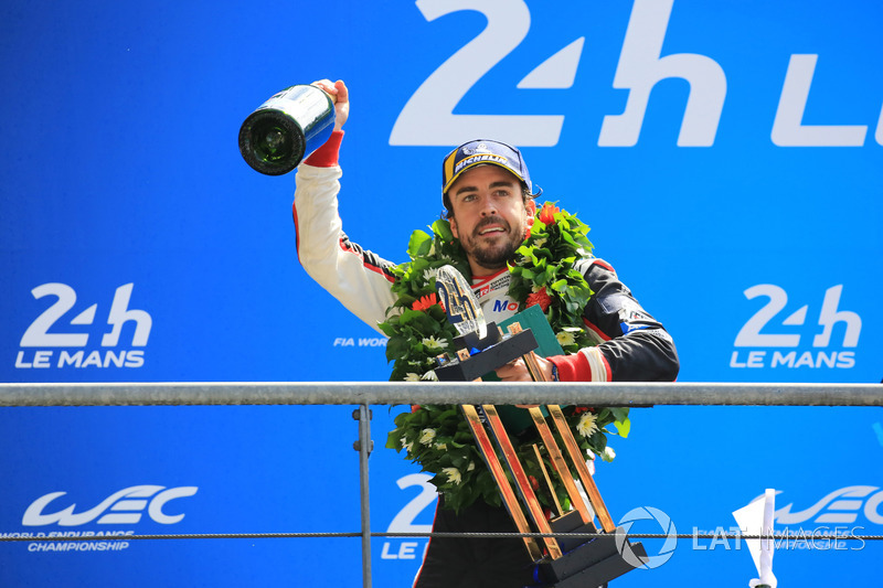 Genel podyum: Kazanan Fernando Alonso, Toyota Gazoo Racing