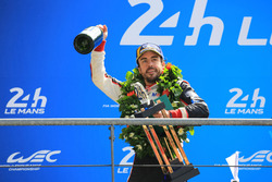 Genel podyum: Kazanan Fernando Alonso, Toyota Gazoo Racing