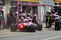 Sergio Perez, Force India VJM11 pit stop