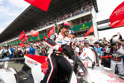 Les vainqueurs, l'équipage #8 Toyota Gazoo Racing Toyota TS050 : Sébastien Buemi, Kazuki Nakajima, Fernando Alonso