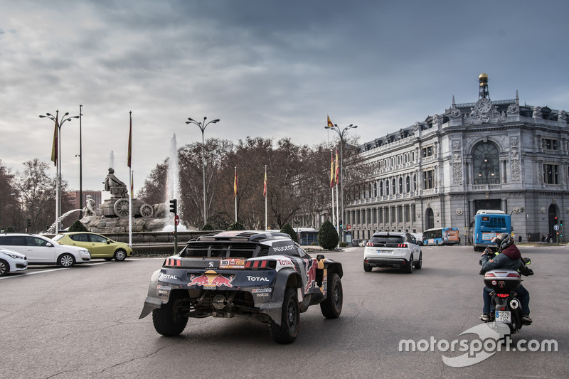 Карлос Сайнс, Лукас Крус, Peugeot Sport на улицах Мадрида