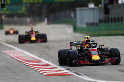 Max Verstappen, Red Bull Racing RB14 Tag Heuer, Daniel Ricciardo, Red Bull Racing RB14 Tag Heuer