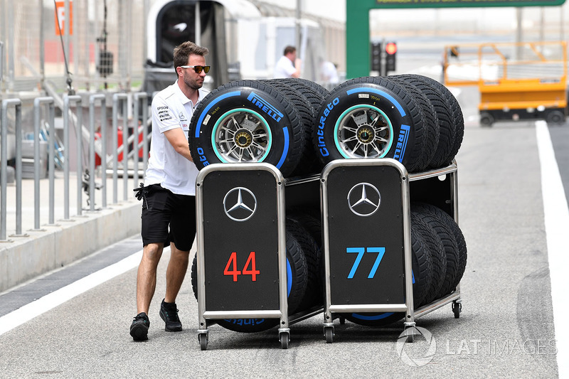 Mercedes AMG F1 mechanic with Pirelli tyres