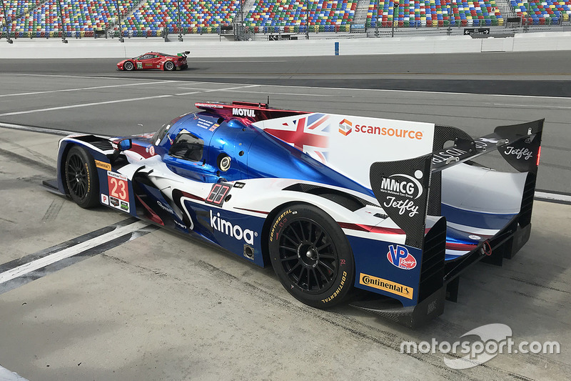 Fernando Alonso, United Autosports leaves the pits