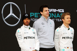 Lewis Hamilton, Mercedes AMG F1, Toto Wolff, Mercedes AMG F1, Nico Rosberg, Mercedes AMG F1