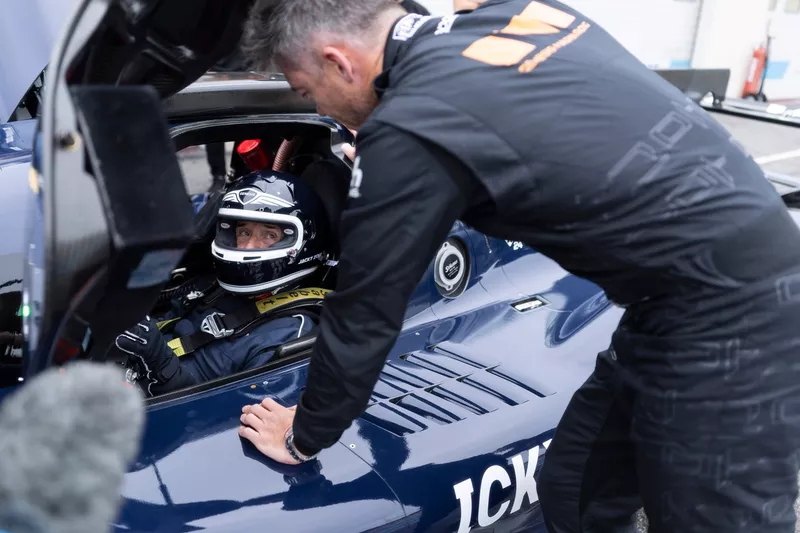 Jacky Ickx, Genesis Magma Racing Genesis