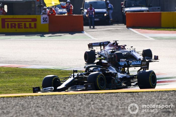Valtteri Bottas, Mercedes F1 W11, Kimi Raikkonen, Alfa Romeo Racing C39