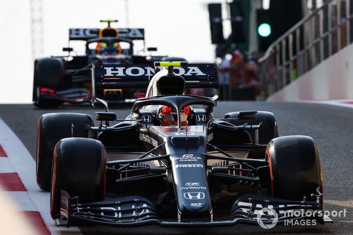 Pierre Gasly, AlphaTauri AT02, Sergio Pérez, Red Bull Racing RB16B