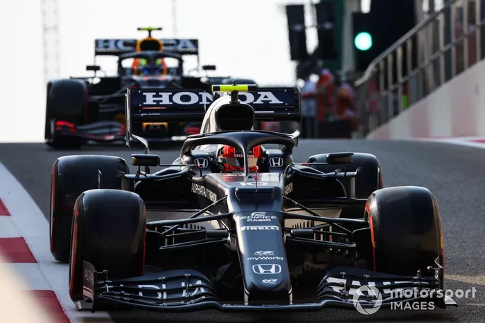 Pierre Gasly, AlphaTauri AT02, Sergio Pérez, Red Bull Racing RB16B