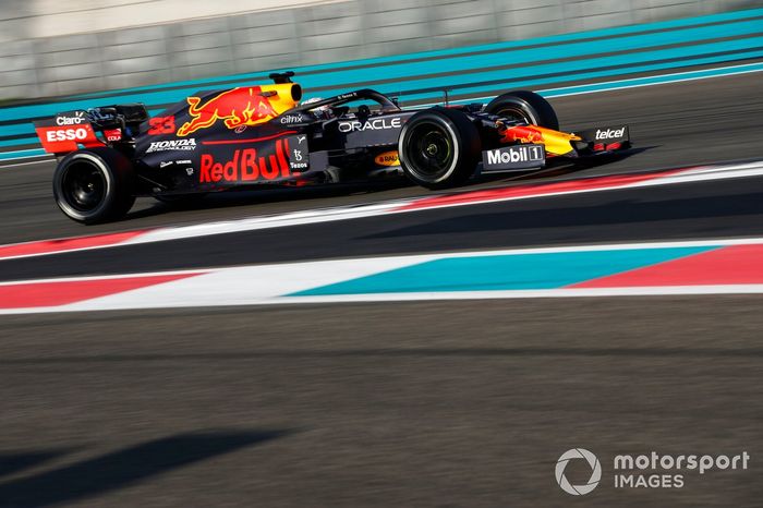 Max Verstappen, Red Bull Racing RB16B 