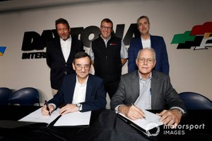 Pierre Fillon, Presidente del ACO, Jim France, Directorio de IMSA, G'rard Neveu, Director General del WEC de la FIA, John Doonan, Presidente de IMSA y Ed Bennett, Director General de IMSA