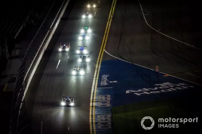 Gara di notte, #77 Mazda Team Joest Mazda DPi, DPi: Oliver Jarvis, Tristan Nunez, Olivier Pla, restart