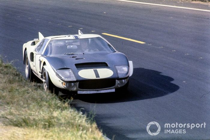 Ken Miles,  Bruce McLaren, Shelby-American Inc, Ford GT40 Mk.II