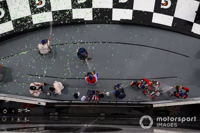Prototipos #10 Wayne Taylor Racing Cadillac DPi: Renger Van Der Zande, Jordan Taylor, Fernando Alonso, Kamui Kobayashi, #31 Whelen Engineering Racing Cadillac DPi, DPi: Felipe Nasr, Pipo Derani, Eric Curran, #7 Acura Team Penske Acura DPi, DPi: Helio Castroneves, Ricky Taylor, Alexander Rossi