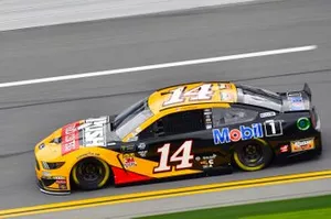  Clint Bowyer, Stewart-Haas Racing, Ford Mustang Rush Truck Centers/Mobil 1