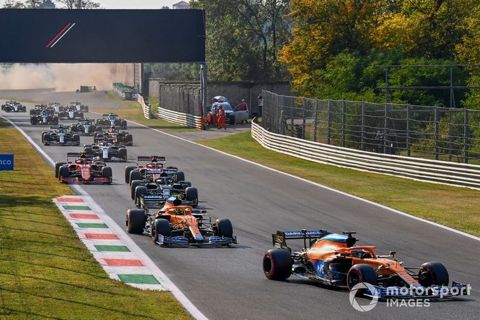 Daniel Ricciardo, McLaren MCL35M, Lando Norris, McLaren MCL35M,  Lewis Hamilton, Mercedes W12