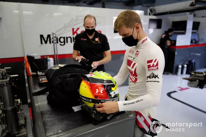 Mick Schumacher, Haas F1, con Gary Gannon