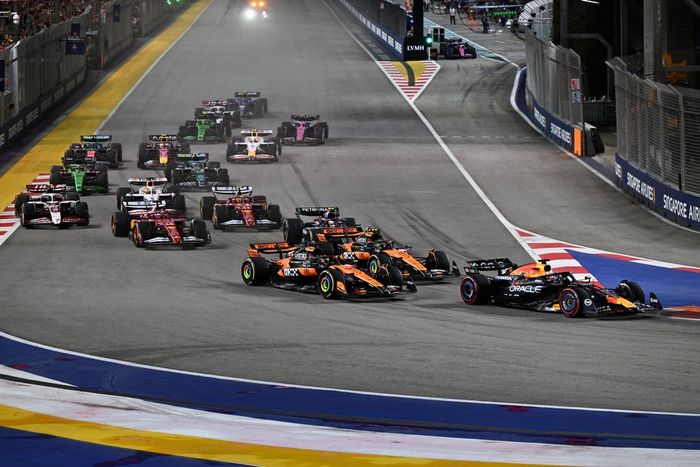 Lando Norris, McLaren, Oscar Piastri, McLaren, Max Verstappen, Red Bull Racing