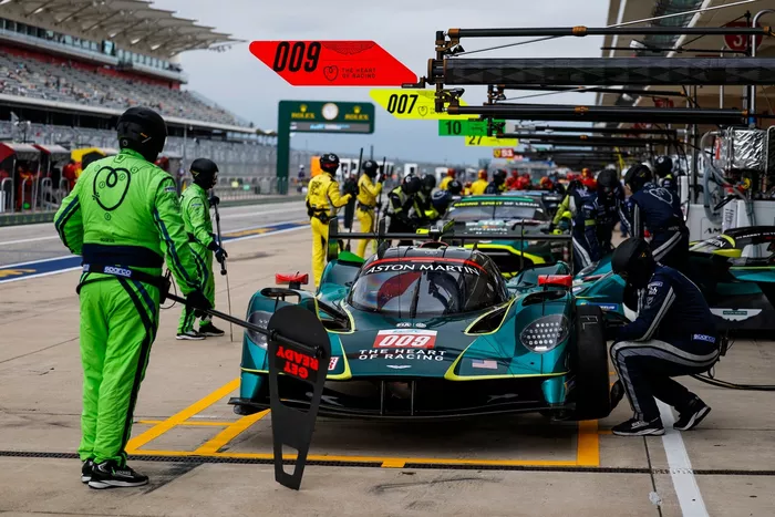 #009 Aston Martin Thor Team Aston Martin Valkyrie: Alex Riberas, Marco Sorensen
