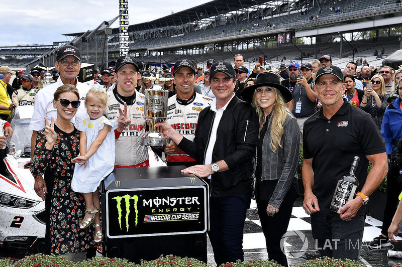 Brad Keselowski, Team Penske, Ford Fusion Discount Tire wins