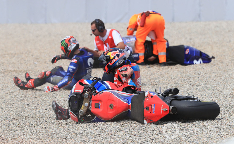 Stefan Bradl, HRC Honda Team, Maverick Viñales, Yamaha Factory Racing crash