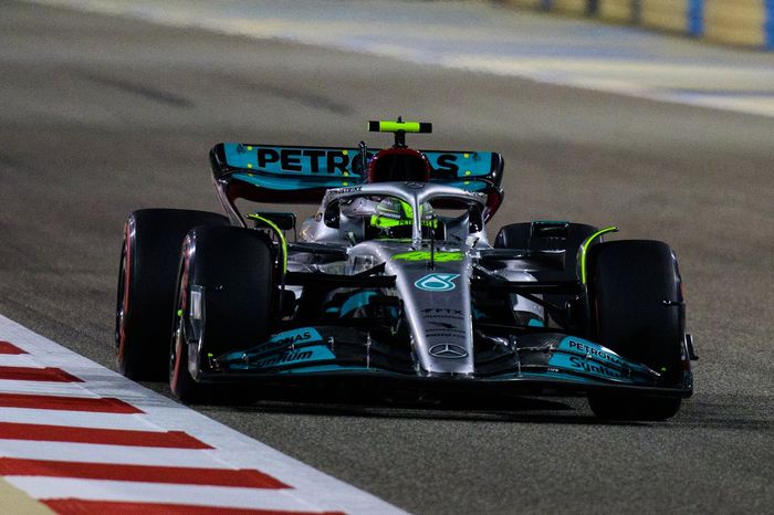 Lewis Hamilton, Mercedes W13