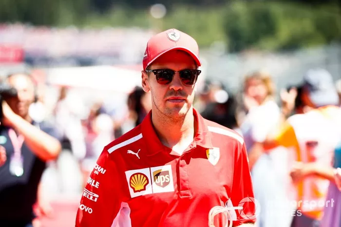 Sebastian Vettel, Ferrari, en el desfile de pilotos