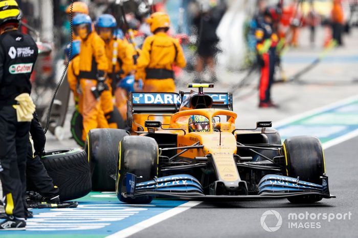 Lando Norris, McLaren MCL35, sale de  pit box