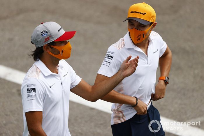 Lando Norris, McLaren, Carlos Sainz Jr., McLaren 
