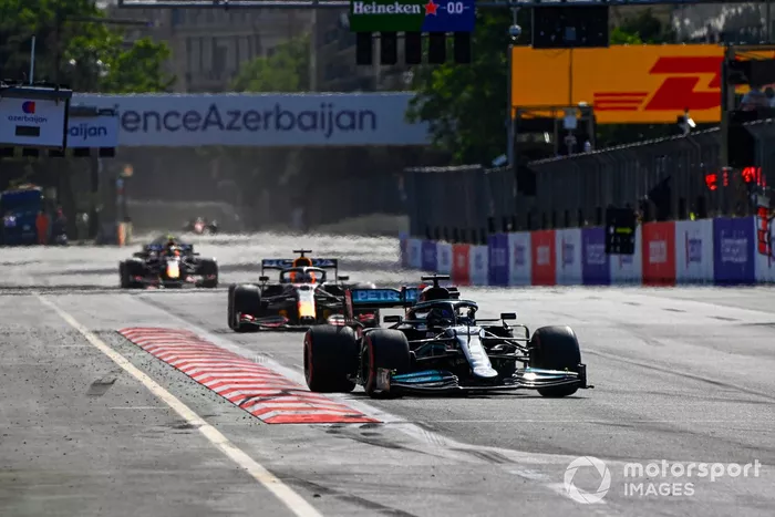 Lewis Hamilton, Mercedes W12, Max Verstappen, Red Bull Racing RB16B, Sergio Pérez, Red Bull Racing RB16B