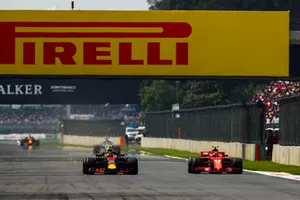 Max Verstappen, Red Bull Racing RB14, battles with Kimi Raikkonen, Ferrari SF71H
