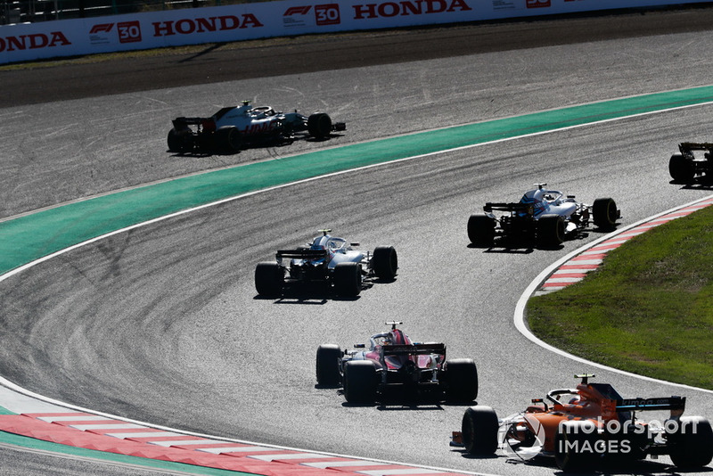 Kevin Magnussen, Haas F1 Team VF-18, se va de largo Lance Stroll, Williams FW41, Sergey Sirotkin, Williams FW41, Charles Leclerc, Sauber C37, y Stoffel Vandoorne, McLaren MCL33, pasan