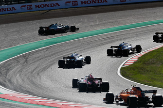 Kevin Magnussen, Haas F1 Team VF-18, runs wide as Lance Stroll, Williams FW41, Sergey Sirotkin, Williams FW41, Charles Leclerc, Sauber C37, and Stoffel Vandoorne, McLaren MCL33, pass