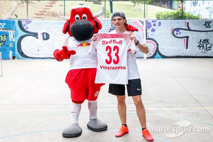 Max Verstappen y Daniel Ricciardo, Red Bull Racing juegan Futsal en Brasil