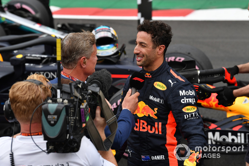 David Coulthard, Channel 4 F1, parla con Daniel Ricciardo, Red Bull Racing, nel parco chiuso