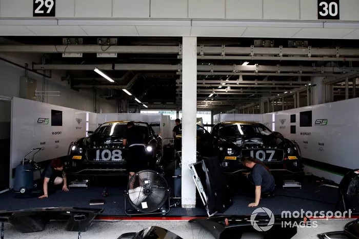 #108 Bentley Team M-Sport Bentley Continental GT3: Andy Soucek, Maxime Soulet, Sebastian Morris, #107 Bentley Team M-Sport Bentley Continental GT3: Steven Kane, Jules Gounon, Jordan Pepper
