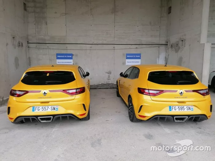 Los coches con los que llegaron los pilotos de Renault a Hungaroring