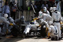 Felipe Massa, Williams FW38 hace una parada en boxes