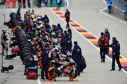 Red Bull Rookies Cup, піт-лейн