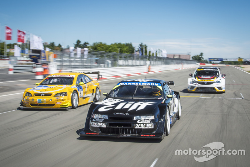 Joachim Winkelhock im Opel Calibra von 1996
