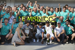 Il vincitore Lewis Hamilton, Mercedes AMG F1 Team, secondo Nico Rosberg, Mercedes AMG F1 Team