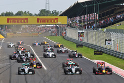 Lewis Hamilton, Mercedes AMG F1; Nico Rosberg, Mercedes AMG F1; and Daniel Ricciardo, Red Bull Racing battle for the lead at the start of the race