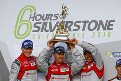 Победители гонки - Марсель Фесслер, Андре Лоттерер и Бенуа Трелюйе, #7 Audi Sport Team Joest Audi R1