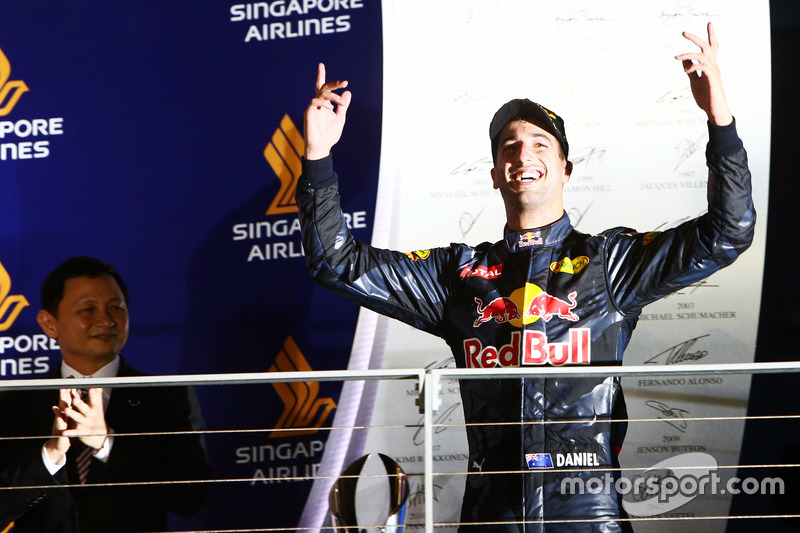 Daniel Ricciardo, Red Bull Racing celebra su segundo puesto en el podio