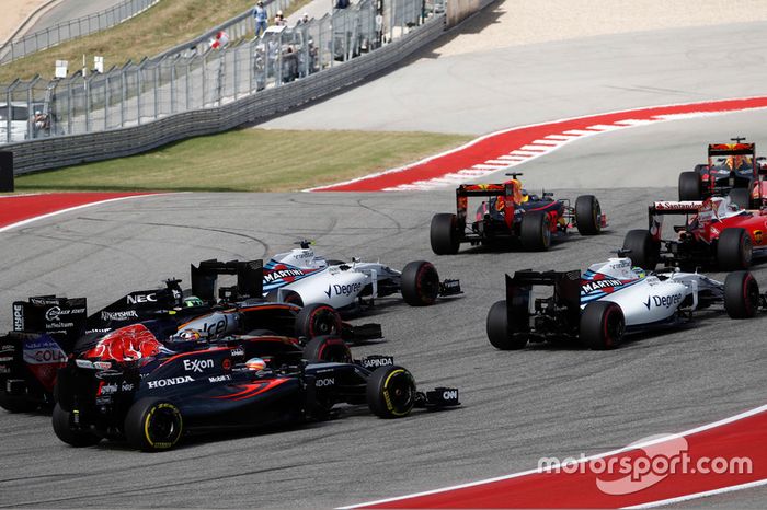 Felipe Massa, Williams FW38,  Valtteri Bottas, Williams FW38; Nico Hulkenberg, Force India VJM09; Carlos Sainz Jr., Toro Rosso STR11 y Fernando Alonso, McLaren MP4-31