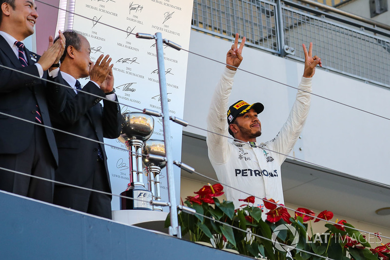 Race winner Lewis Hamilton, Mercedes AMG F1 celebrates on the podium