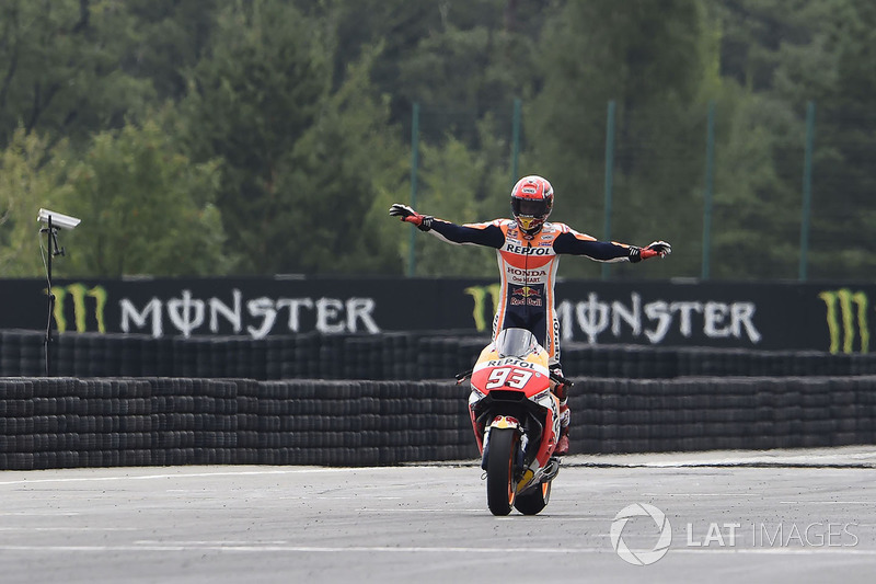 <img src="http://cdn-1.motorsport.com/static/custom/car-thumbs/MOTOGP_2017/RIDERS_NUMBERS/Marquez.png" width="50" /> #32 GP de République Tchèque 2017